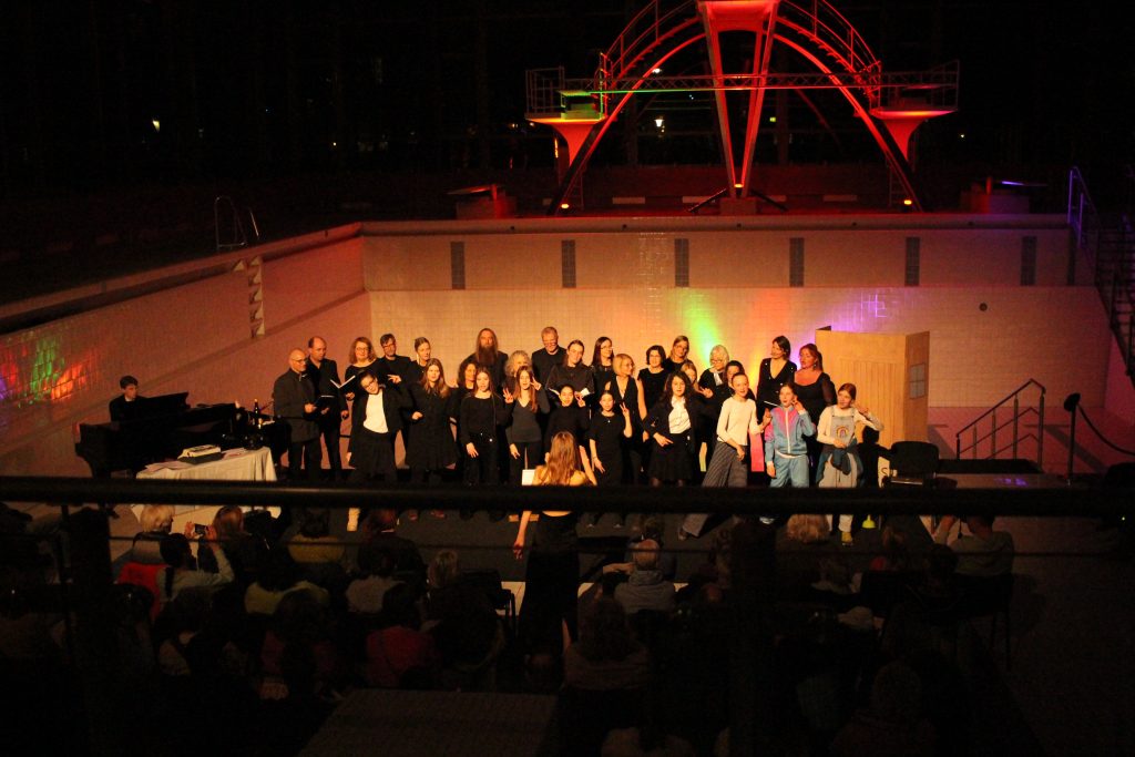 Der Chor singt ABBA Songs und mehr